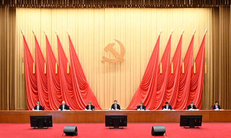4月3日，學(xué)習(xí)貫徹習(xí)近平新時代中國特色社會主義思想主題教育工作會議在北京召開。中共中央總書記、國家主席、中央軍委主席習(xí)近平出席會議并發(fā)表重要講話。李強、趙樂際、王滬寧、蔡奇、丁薛祥、李希、韓正出席會議。